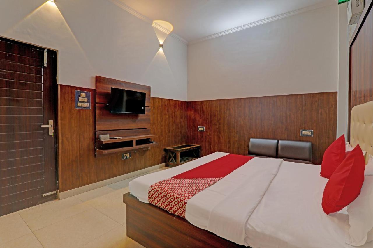 Hotel O Cz Inn Λάκναου Εξωτερικό φωτογραφία
