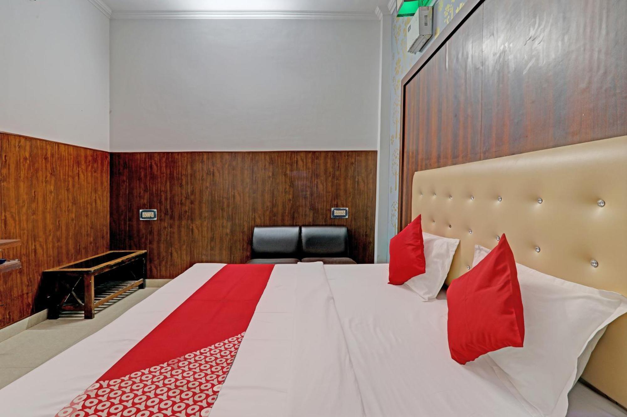 Hotel O Cz Inn Λάκναου Εξωτερικό φωτογραφία