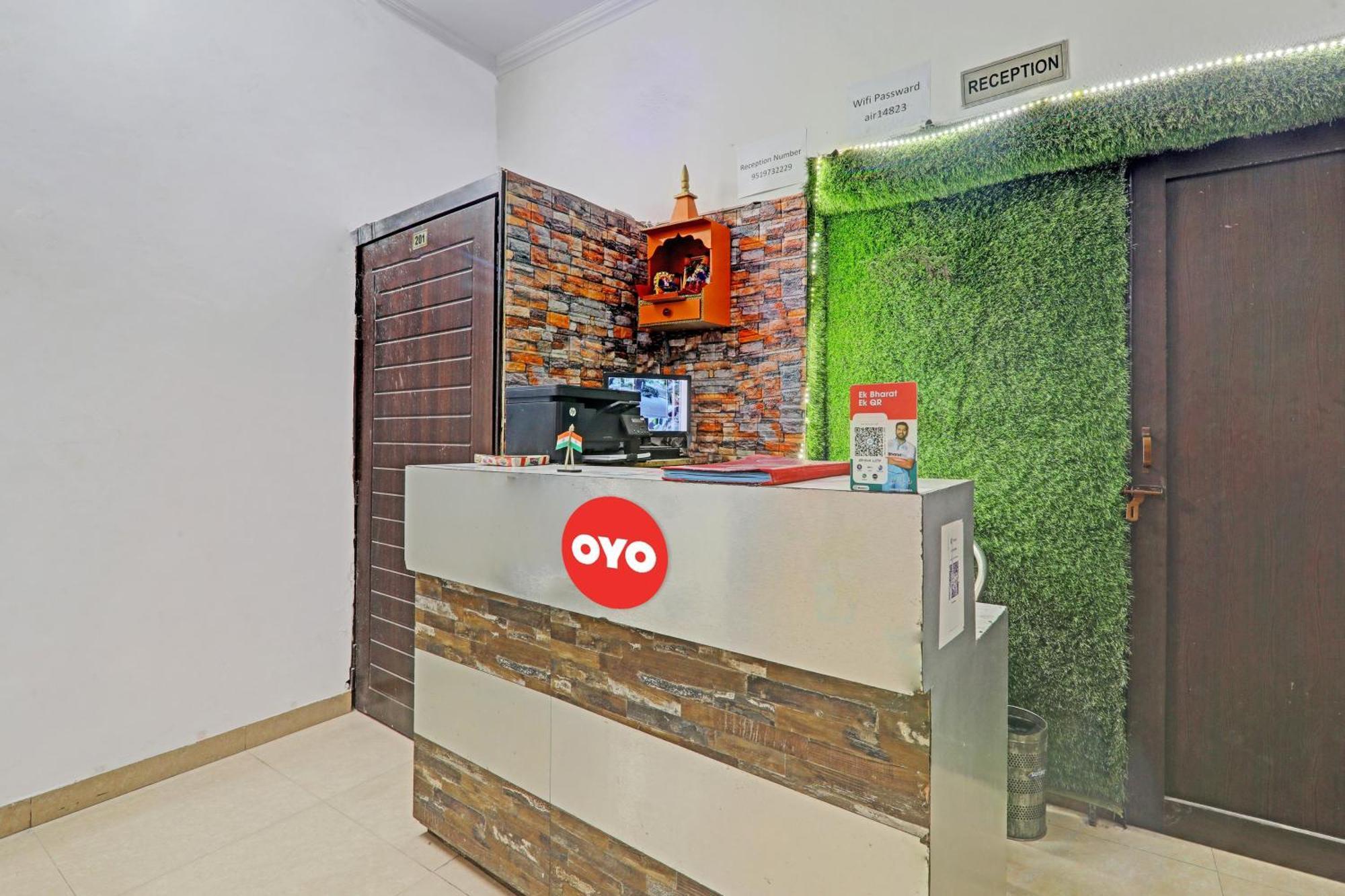 Hotel O Cz Inn Λάκναου Εξωτερικό φωτογραφία