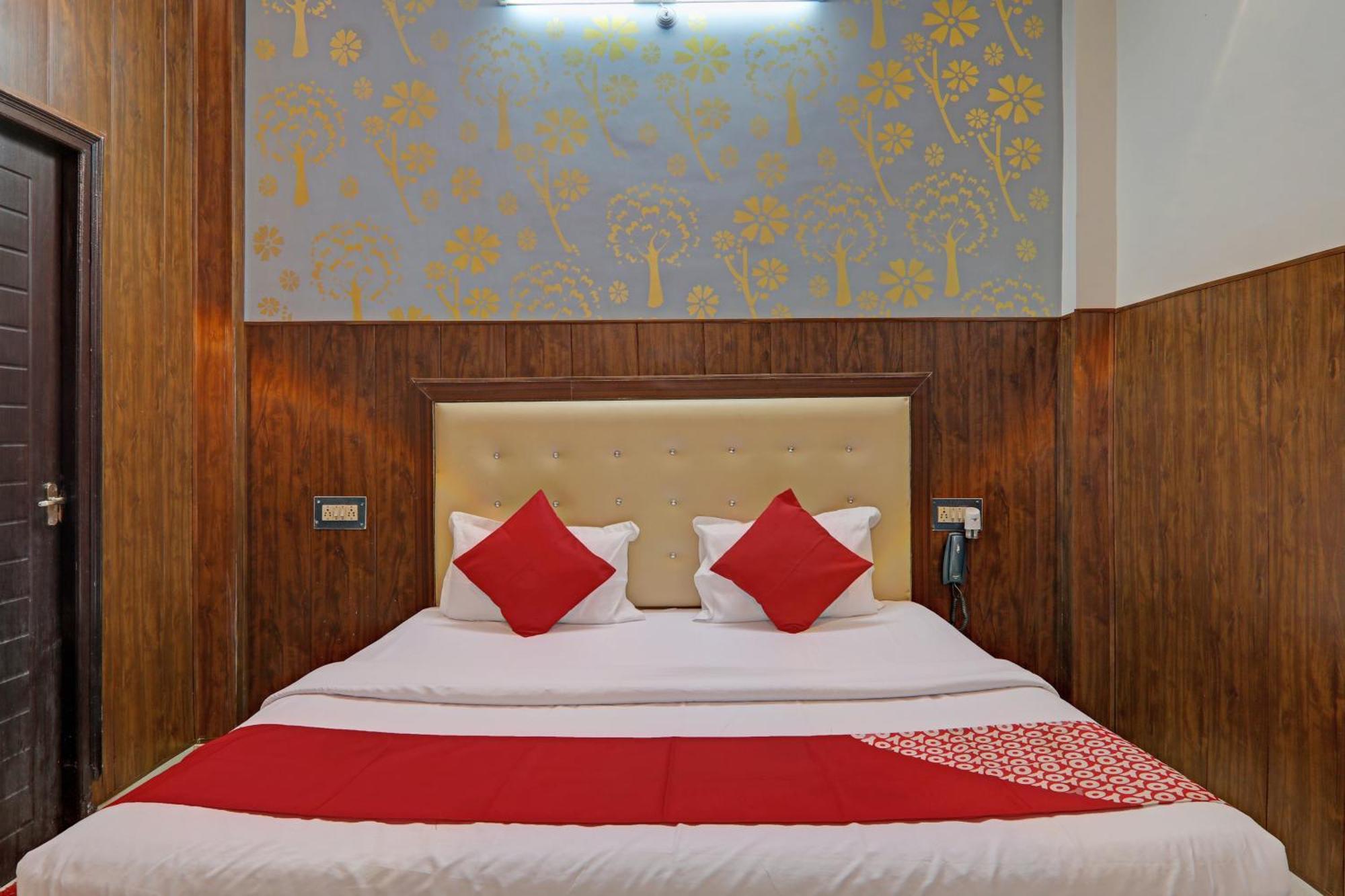 Hotel O Cz Inn Λάκναου Εξωτερικό φωτογραφία